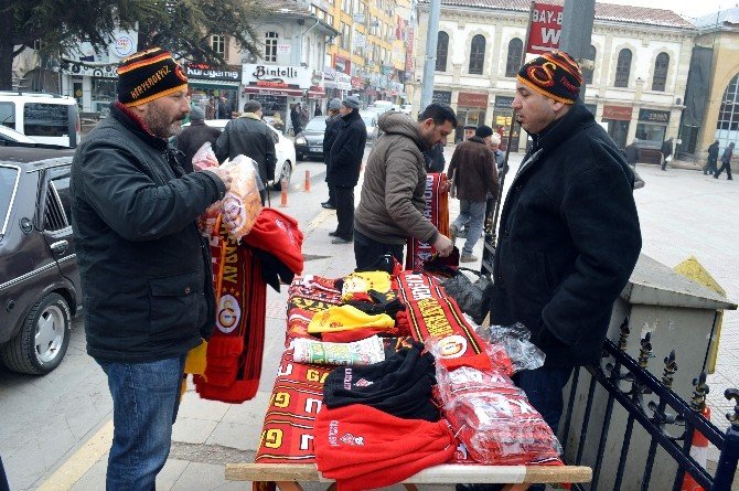 Kastamonuspor - Galatasaray Maçının Biletleri Tükendi