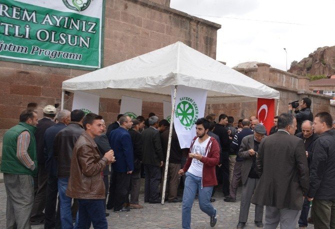 Merzifonlu Kara Mustafa Paşa Kervansarayında Kayseri Şeker Aşure Dağıttı