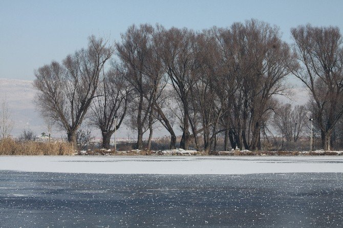 Kayseri Şeker Gölü Soğuktan Buz Tuttu