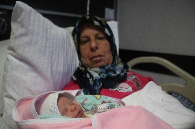 Kanseri Yendi, Tüp Bebek Yöntemiyle 44 Yaşında İkinci Kez Anne Oldu