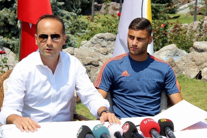Kayserispor, Deniz Türüç İle 3 Yıllığına Anlaştı