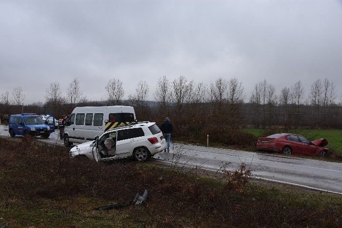 Sinop’ta Trafik Kazası: 2 Yaralı