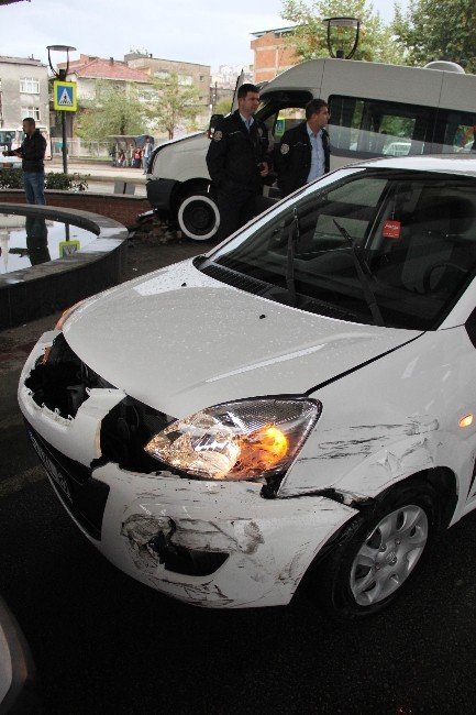 Samsun’da Öğrenci Servisi Kaza Yaptı: 5 Yaralı