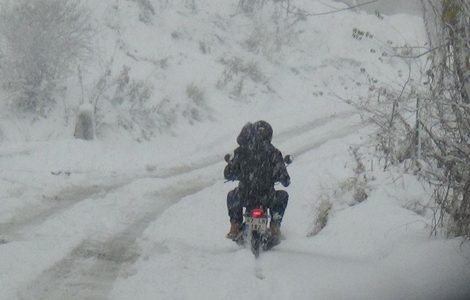 Zonguldak-istanbul Yolunda İşçi Sevisi Devrildi: 4 Yaralı