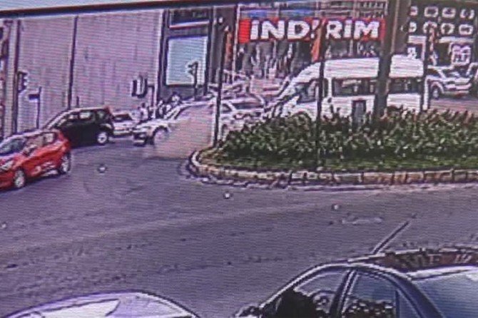Trafik Kazaları Güvenlik Kameralarına Yansıdı