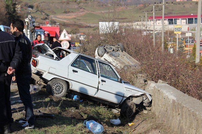 Üç Aracın Karıştığı Kazada 1’i Ağır 6 Kişi Yaralandı