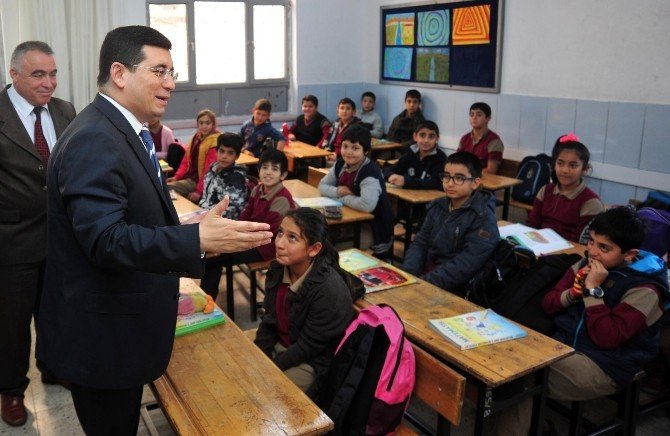 Başkan Tütüncü, Ali Rıza Altıntaş Ortaokulu’nu Ziyaret Etti