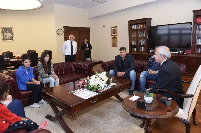 Kılıçdaroğlu, Gazi Osman Ünlü Ve Ailesini Ağırladı