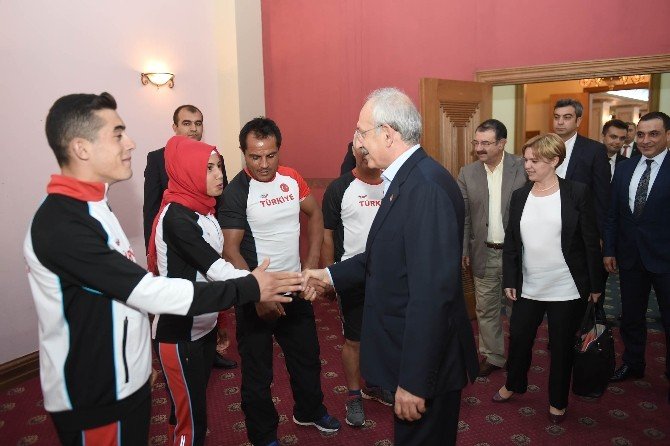 Kılıçdaroğlu, "Türkiye’de Seçmen Hareketliliği Ve Partilerin Oy Esnekliği" Toplantısına Katıldı