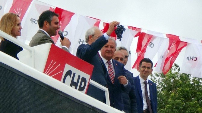 Kılıçdaroğlu’na Erzincan’da Cimin Üzümü İkram Edildi