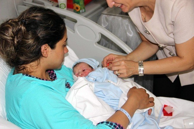 Şehit Astsubay Mehmet Yalçın Nane’nin Oğlu Anne Kucağında