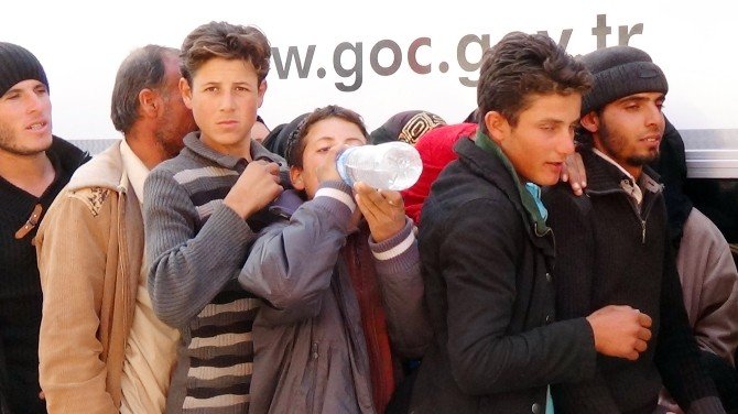 Suriyeliler Kendi İstekleriyle Ülkelerine Dönüyor