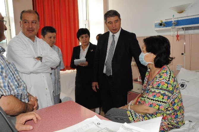 Kırgızistan Sağlık Bakan Yardımcısı Murzalıev’den Türkiye Yüksek İhtisas Hastanesi’ne Ziyaret