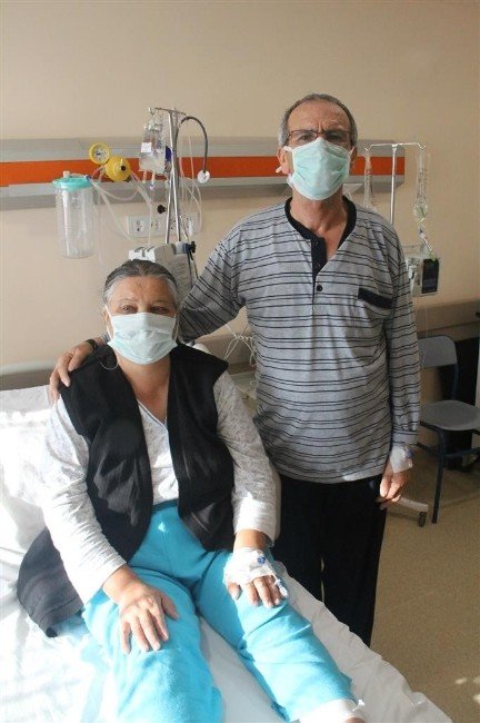 1 Yıldır Diyalize Giren Eşine, Böbreğini Gözünü Kırpmadan Verdi