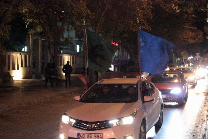 Kırşehir’de Ak Partililer Zaferi Kutladı