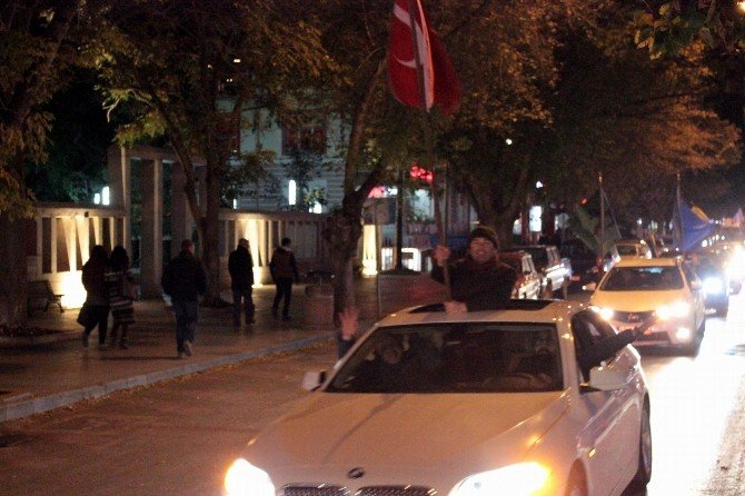 Kırşehir’de Ak Partililer Zaferi Kutladı