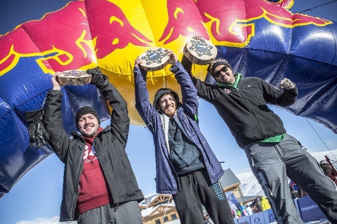 Erciyes’te Buz Gibi Suya Meydan Okudular