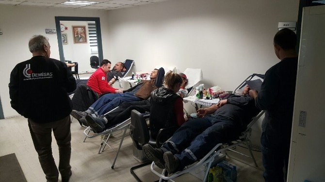 67 Fabrika Çalışanından Kızılay’a Kan Bağışı