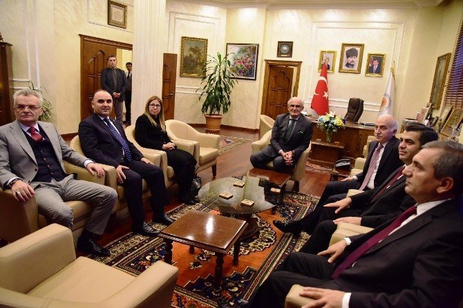 Valilerden Başkan Yılmaz’a Taziye Ziyareti