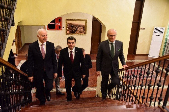 Valilerden Başkan Yılmaz’a Taziye Ziyareti