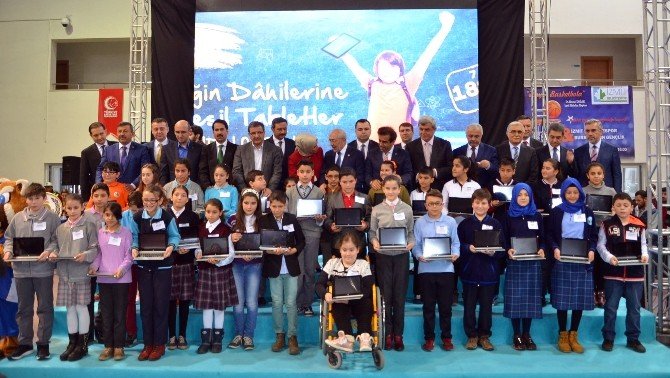 Kocaeli’de 27 Bin 180 Öğrenci Daha Tabletlerine Kavuştu