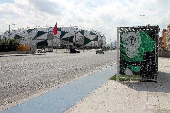 Tribün Durakta Otobüs Bekleme Keyfi