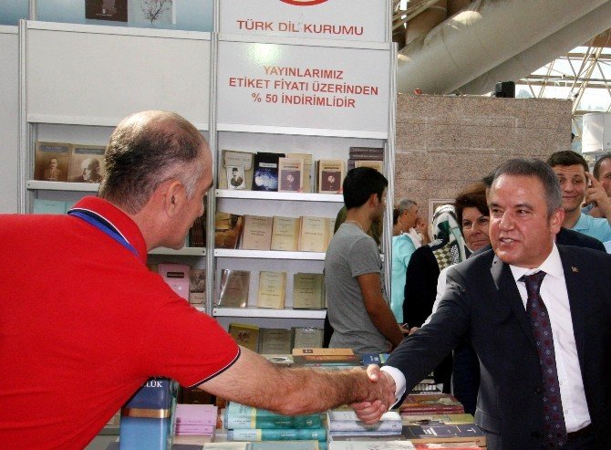 Konyaaltı Kitap Fuarı Kapılarını Açtı