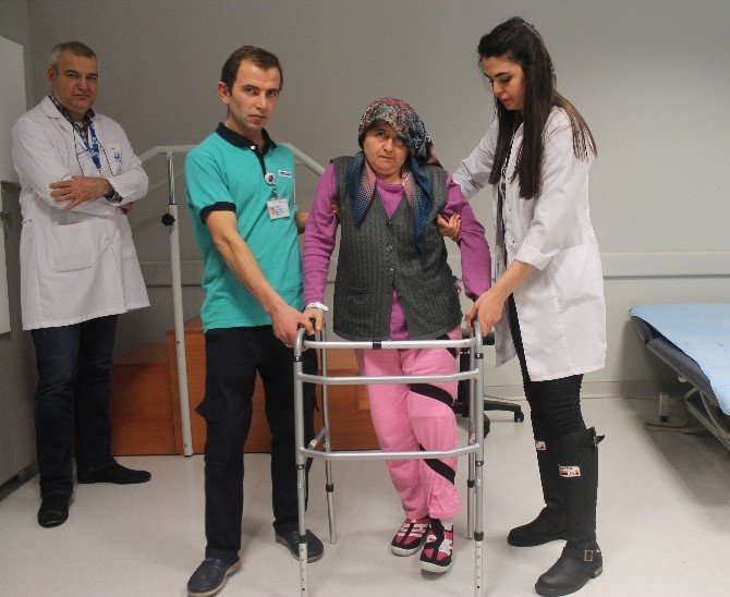 Fizyoterapi İle Ayağa Kalktı