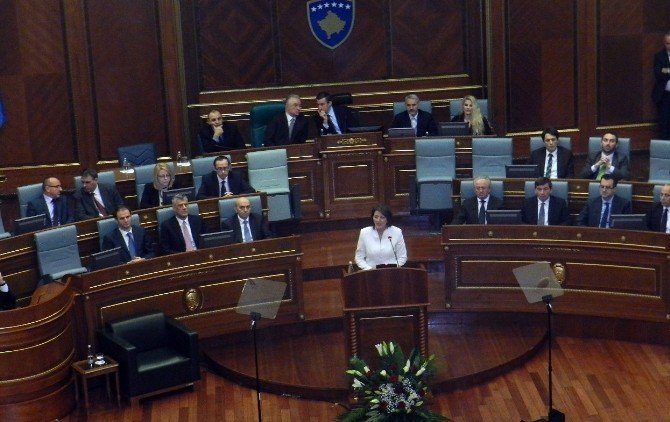 Kosova Cumhurbaşkanından, Siyasi Krize Son Verilmesi Çağrısı