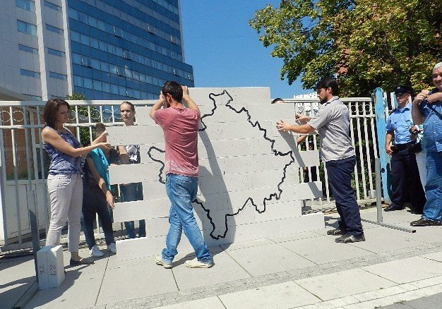Sırbistan Başbakanı Kosova’yı Yıktı