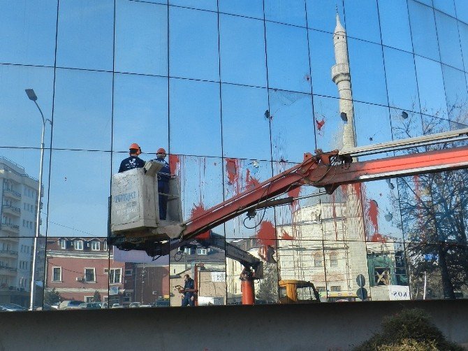 Kosova Meclisi Önünde Kornalı Eylem