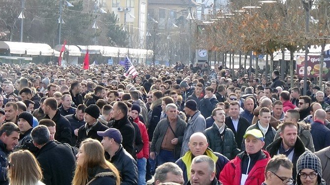 Kosova’da Tansiyon Yükseldi