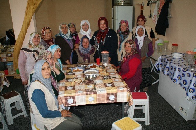 Devrek’in Müfettişler Köyünde Geleneksel Aşure Adeti Yıılardır Kesintisiz Olarak Devam Ediyor