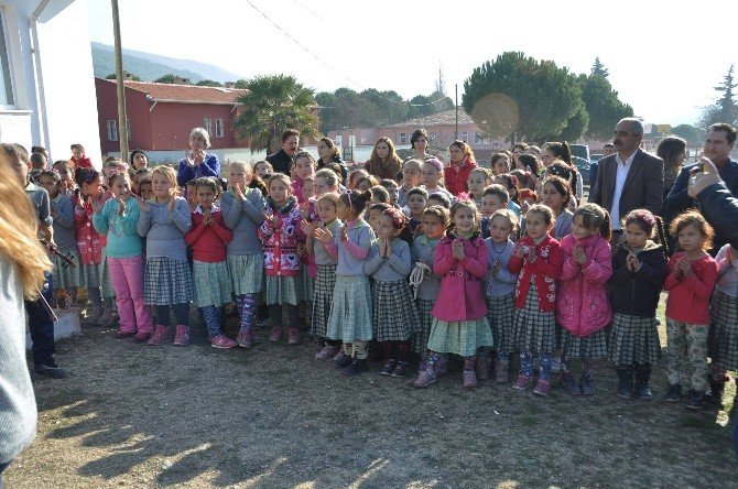 Ayvalık’ta Çakmak Köyüne Robert Koleji Kütüphanesi