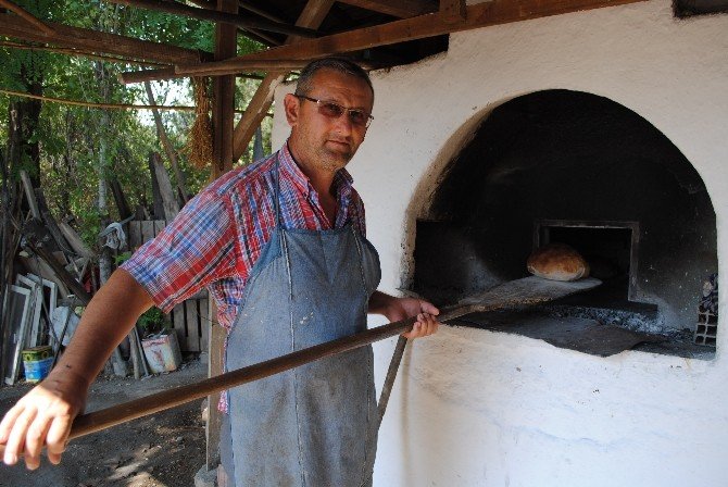 Bu Köyde Bayram Temizliğini Erkekler Yaptı