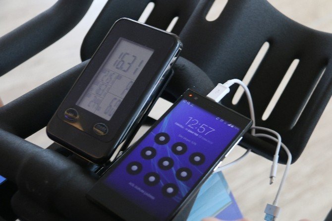 Küçükçekmece’de Akıllı Telefonları Bisikletler Şarj Ediyor