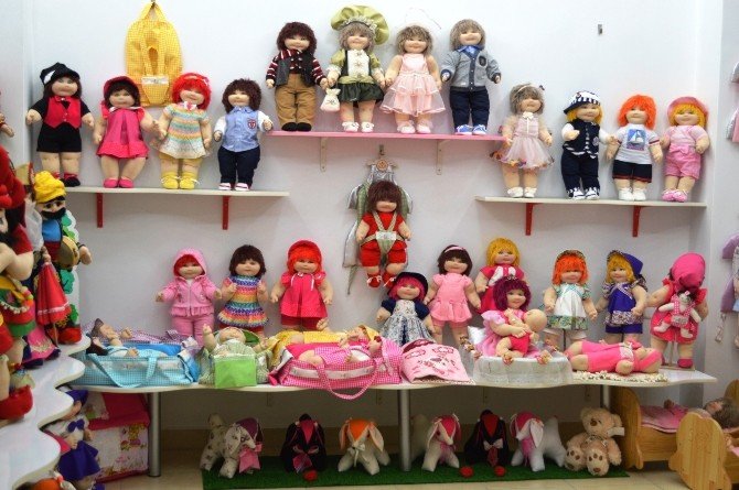 Bursalı "Sultan" Bebekler "Barbie"yi Tahtından İndirecek