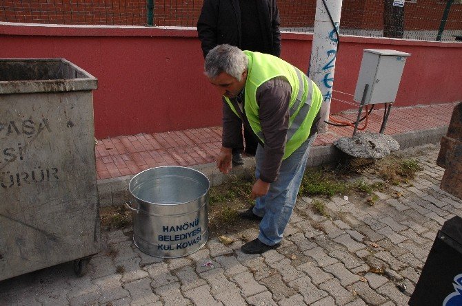 Hanönü Belediyesi Kül Kovası Dağıttı