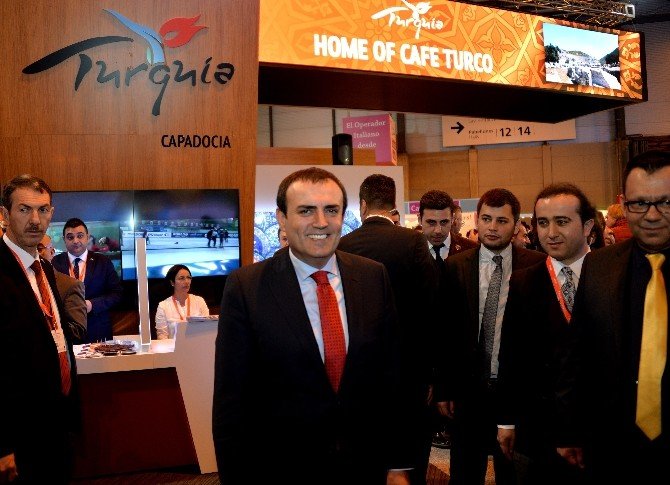 Bakan Ünal Madrid’deki Fitur Fuarında Stantları Ziyaret Etti