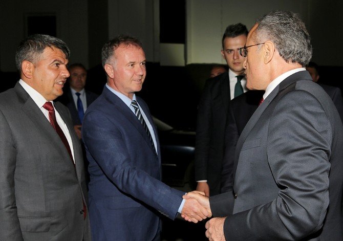 Bakan Topçu, Rektör Korkmaz’ı Ziyaret Etti