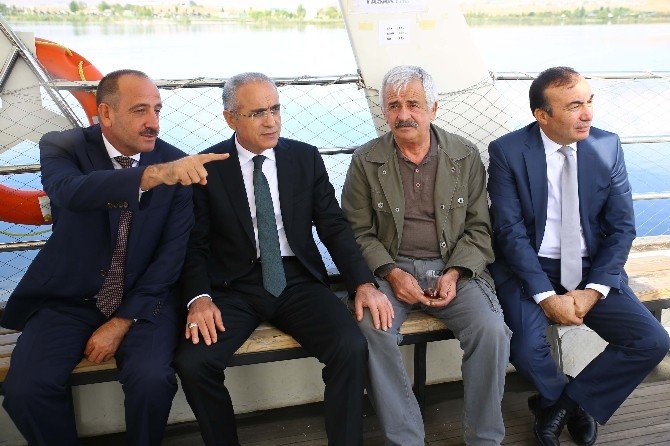 Bakan Topçu Gölbaşı Belediyesi’ni Ziyaret Etti