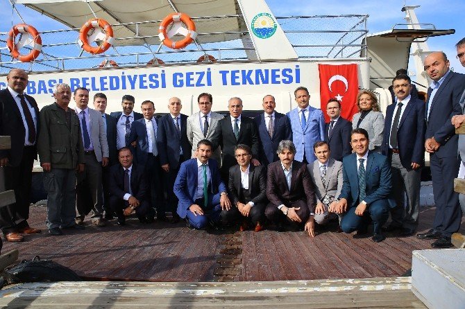 Bakan Topçu Gölbaşı Belediyesi’ni Ziyaret Etti