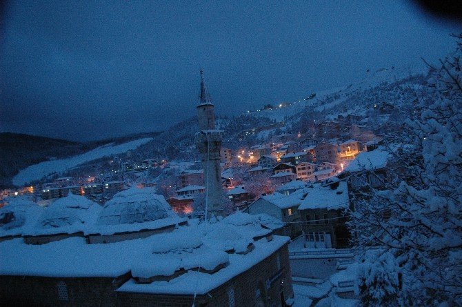 Küre Beyaz Gelinliğe Büründü