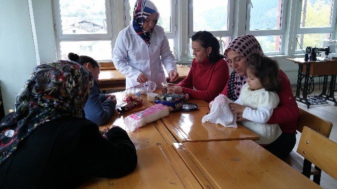 Küre’de “Yöresel Kıyafetli Kitre Bebek Yapımı” Kursu Açıldı