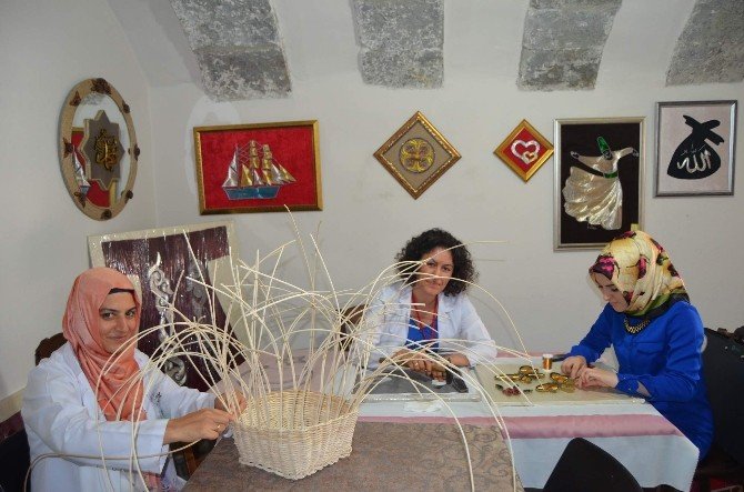 Hem Öğreniyorlar, Hem Kazanıyorlar