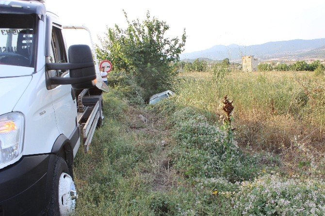 Yayaya Çarpmamak İçin Şarampole Devrildi