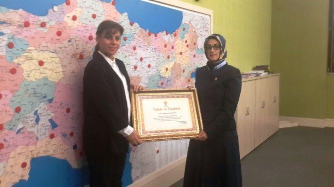 Bartın Kadın Kolları Teşekkür Belgesi İle Ödüllendirildi