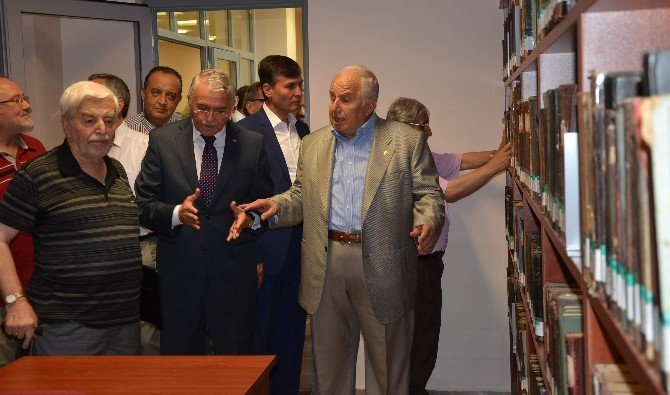 Esogü’den Kitap Bağışı Yapanlara Teşekkür Belgesi