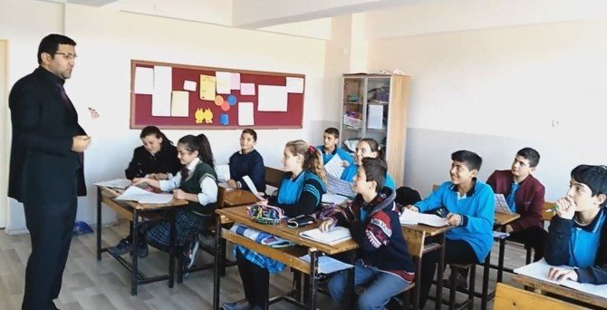 Öğrenciler, Öğretmenleri İçin Klip Çektiler