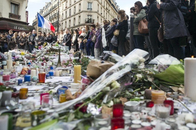 Avrupa, Paris İçin Saygı Duruşunda